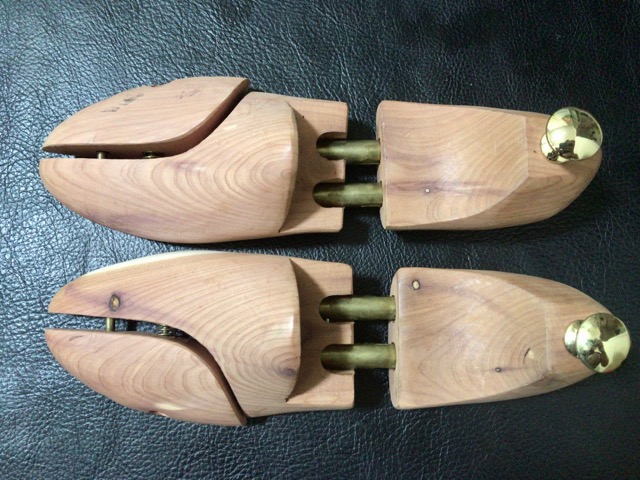 シューキーパー11種比較】おすすめの形と選び方を解説！革靴には必須 