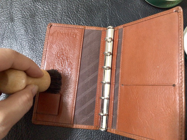 leather-handbook-care-16
