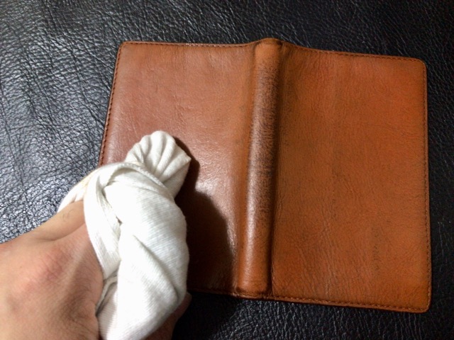 leather-handbook-care-18