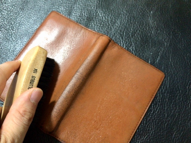 leather-handbook-care-19