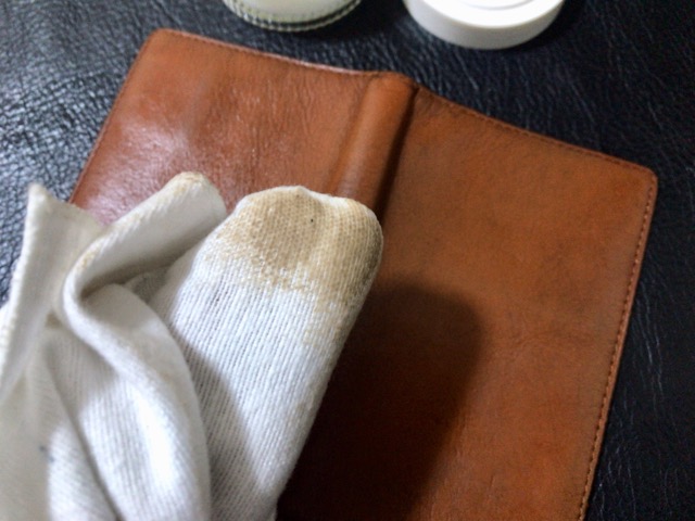 leather-handbook-care-8