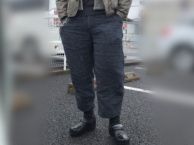 刺し子リネンプレミアムクラシックパンツをレビュー！抜群の穿き心地 