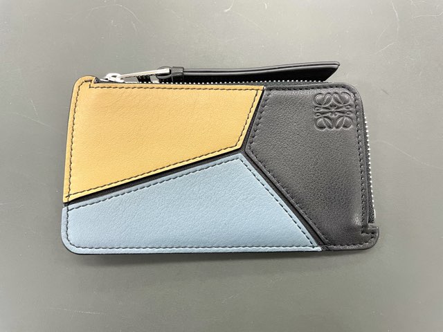 新商品!新型 LOEWE パズル フラグメントケース nuseluj.com