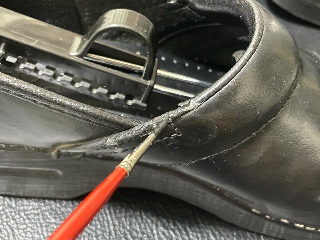 self-repair-shoe-opening-13