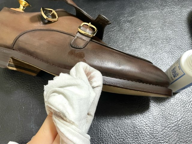 before-putting-leather-shoes-13