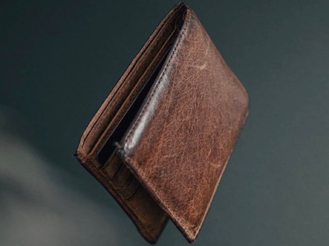 delivery-cleaning-wallet-12