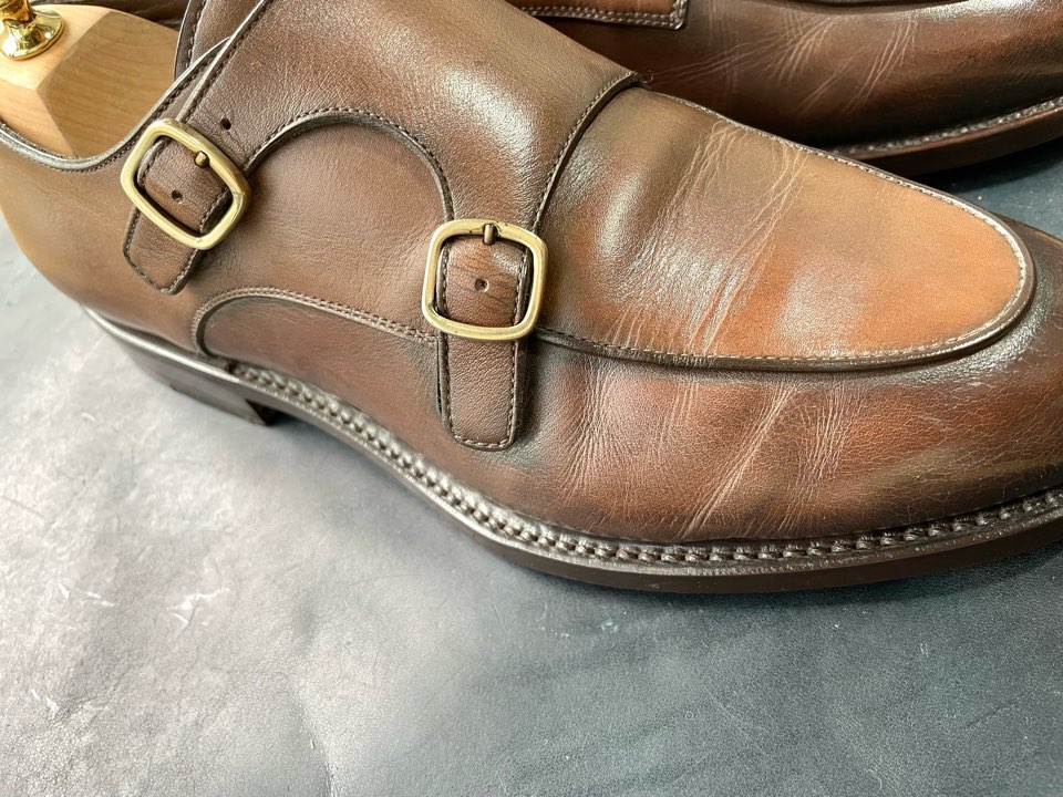 サントーニのアンティーク調レザーを使った革靴