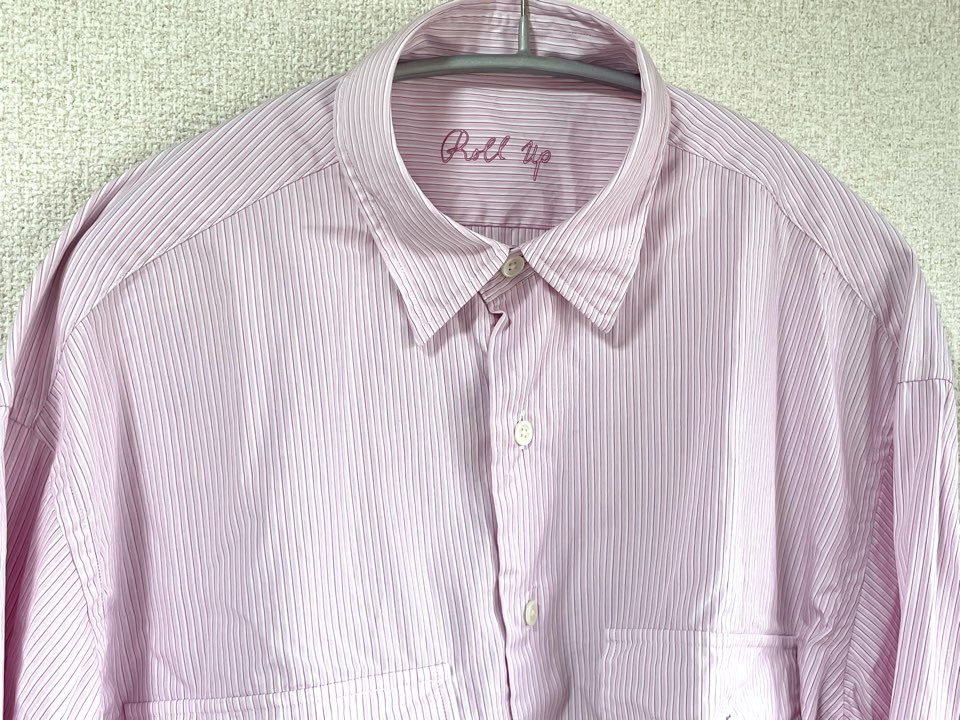 ピンクストライプが爽やかなロールアップシャツ