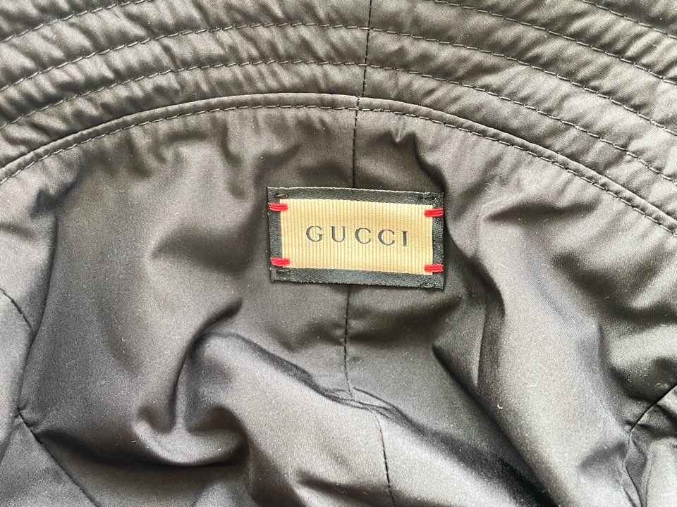 GUCCIのブランドタグ