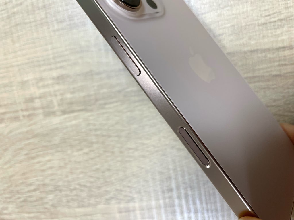 iPhone16 Proのカメラコントロールボタン