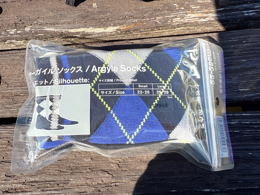 2サイズ展開のファミマのアーガイル柄ソックス