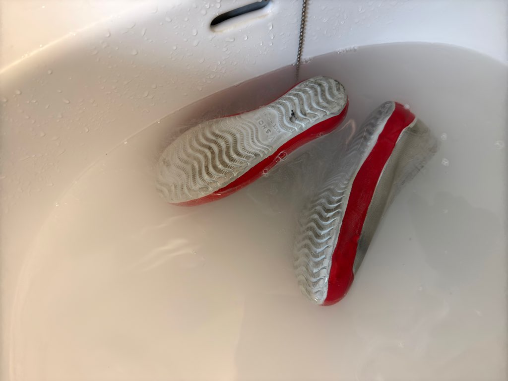 浸け置き中の上履き