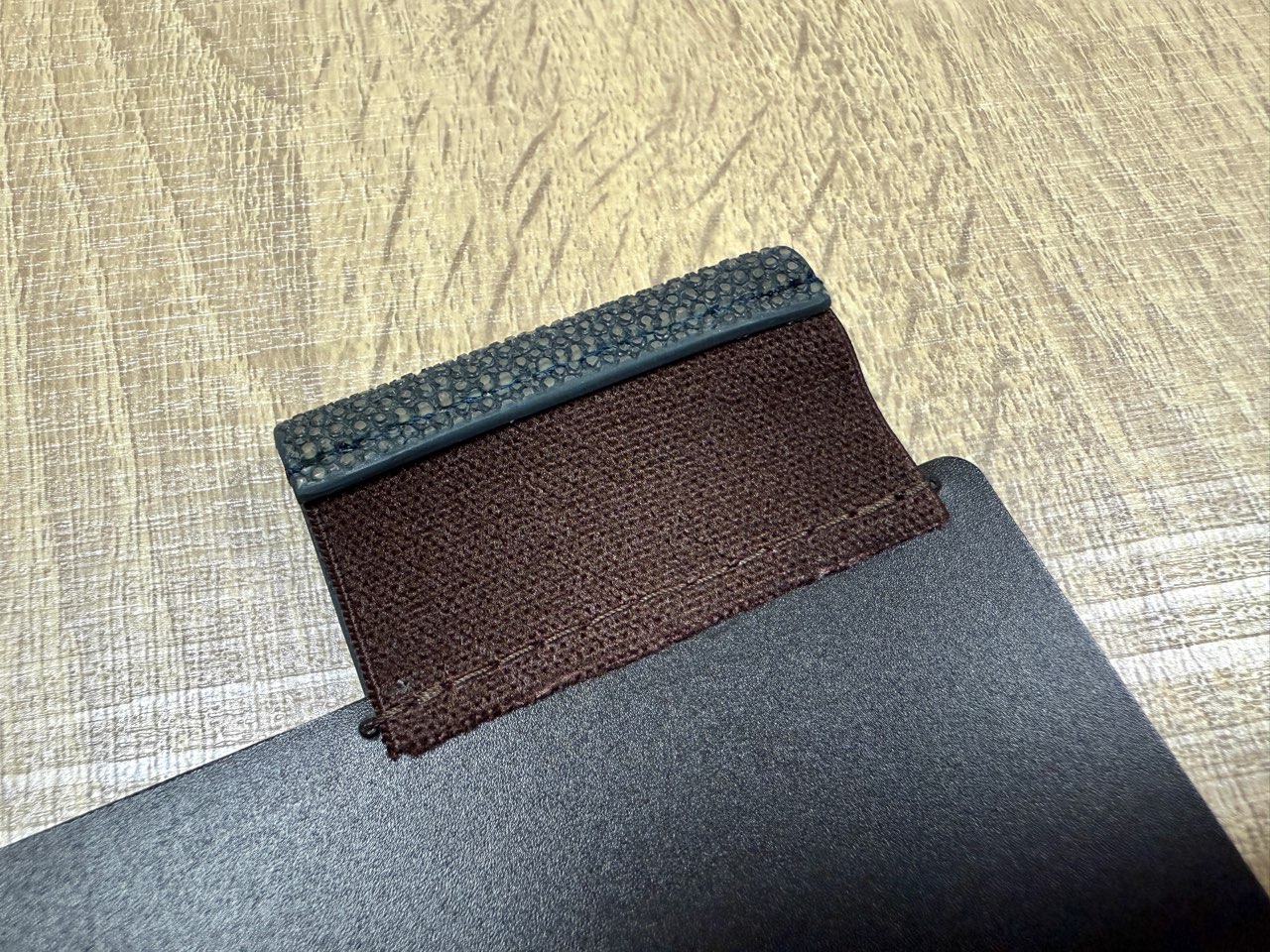 ゴム製のペンホルダー