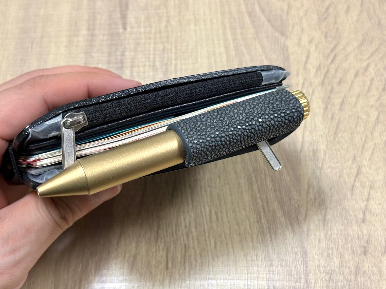 横から見たガルーシャストレッチペンホルダー