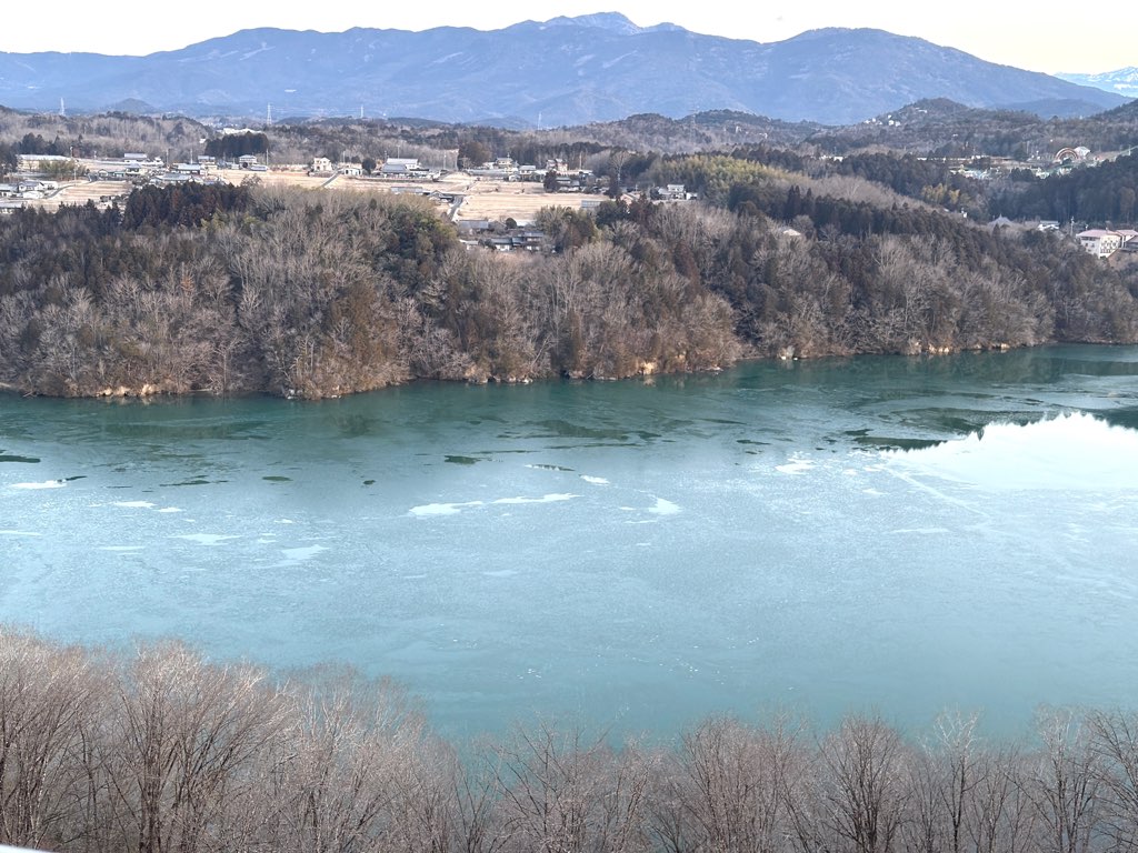 氷の張った木曽川