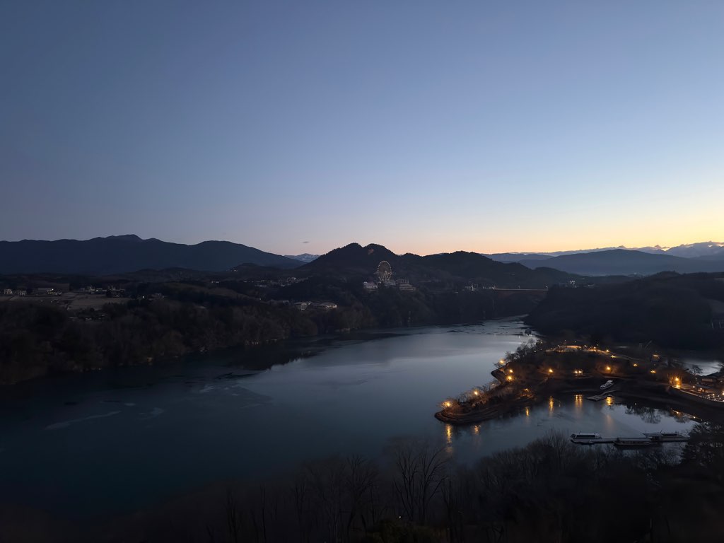 夜明け前の恵那峡