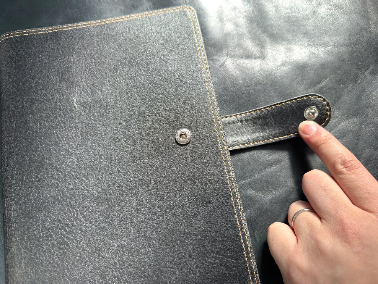 システム手帳の留めボタン