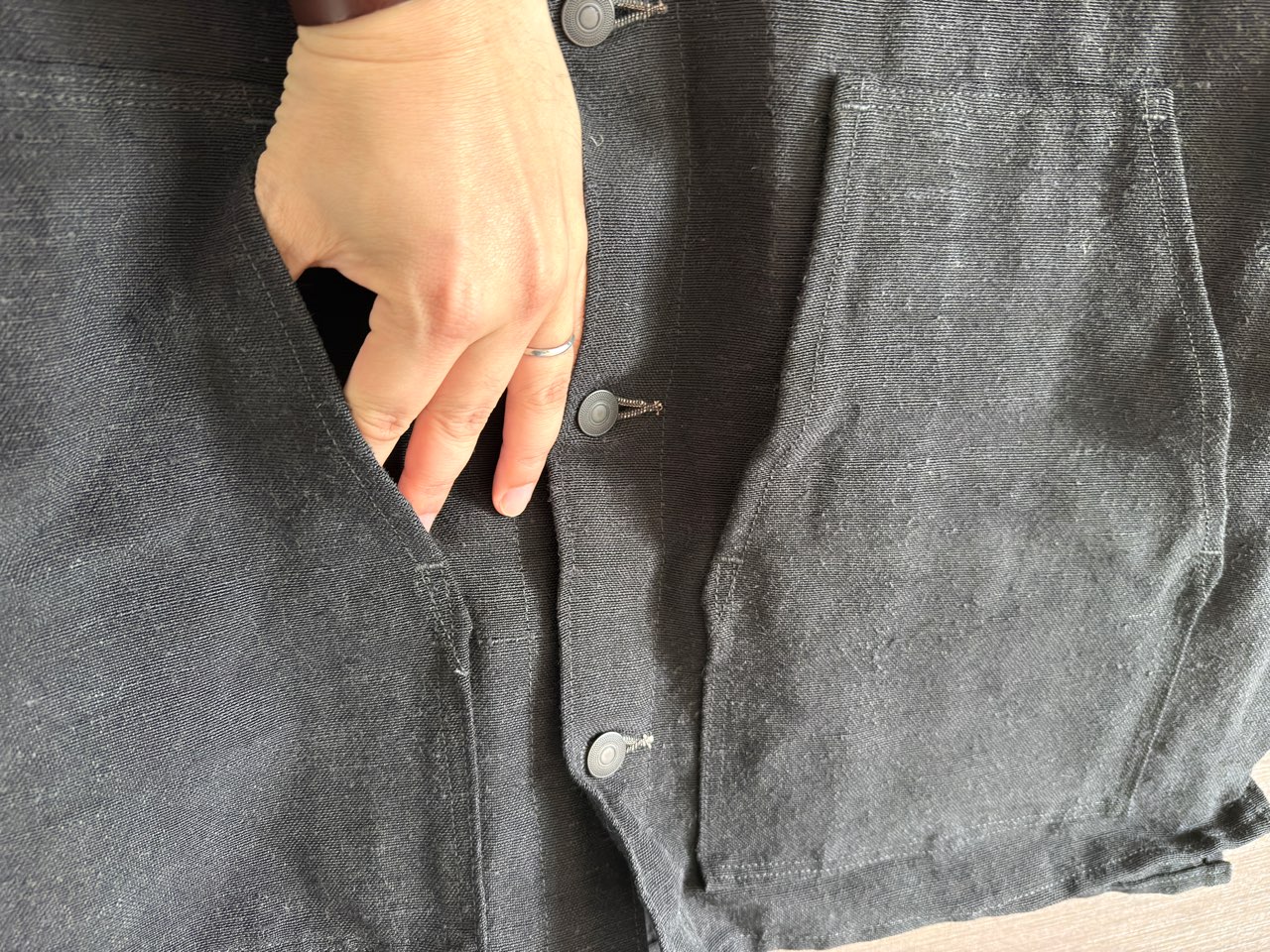 内側からもアクセスできるサイドポケット