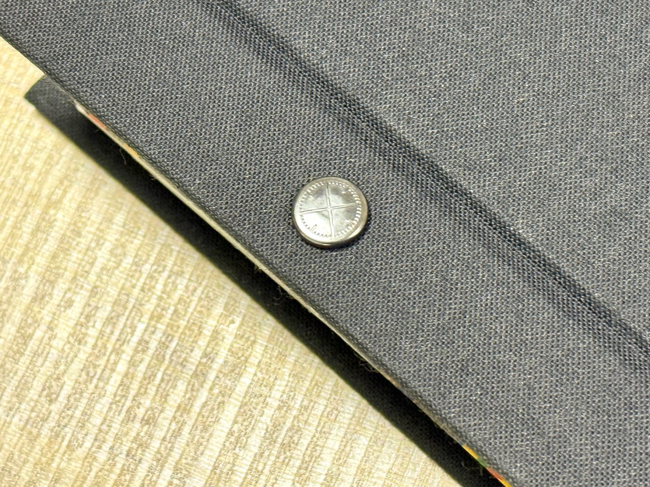 リフィルストレージの表面金具