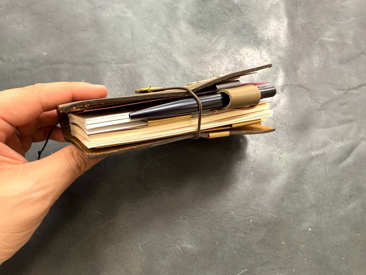 リフィルを3冊セットしたトラベラーズノート