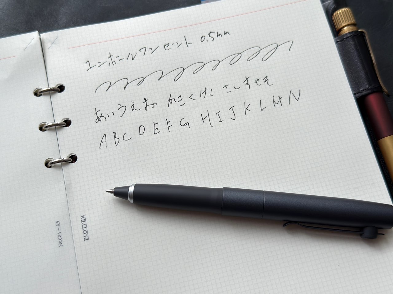 ユニボールゼントシグニチャーモデルで書いた文字