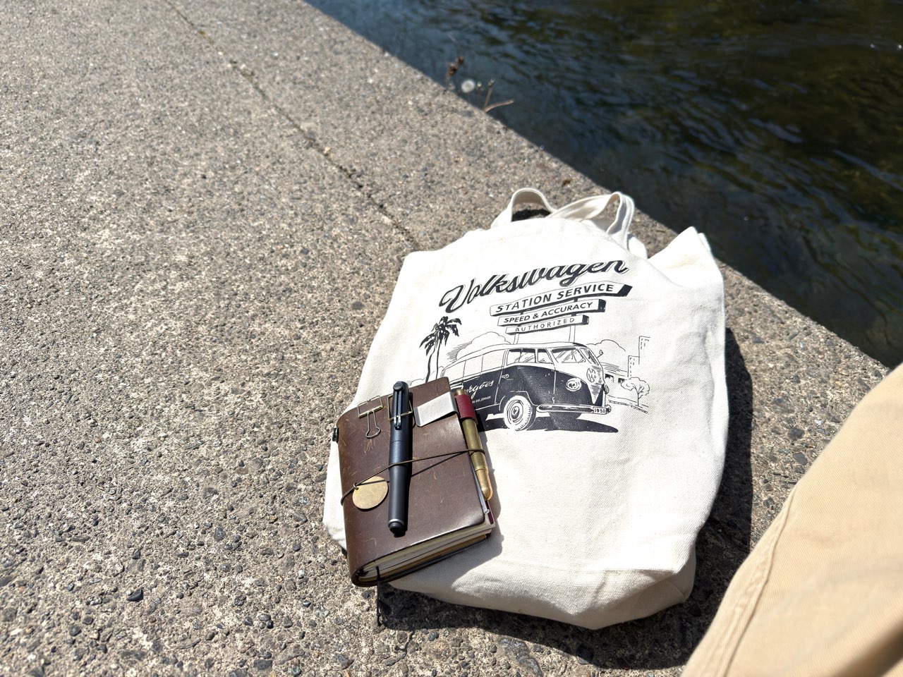 旅のお供にピッタリなトートバッグ
