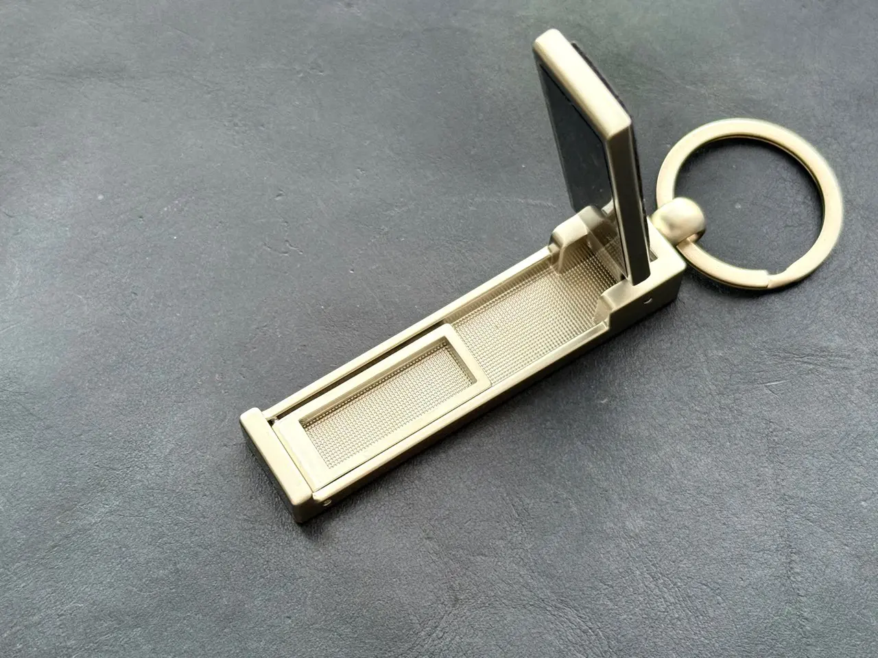 収納されたフック