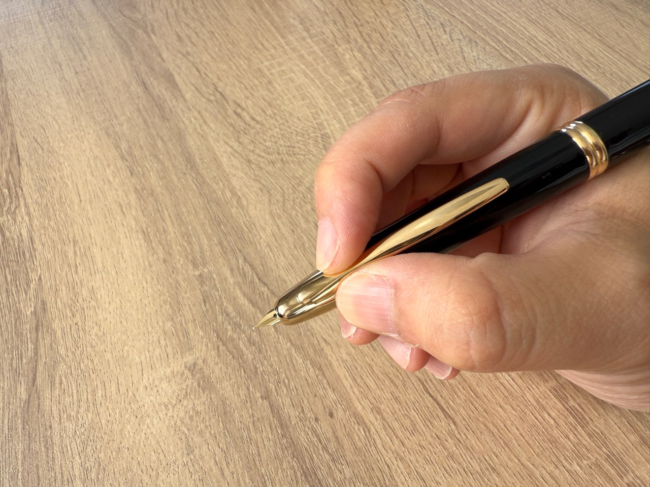 持ち手用のクリップのへこみ部分