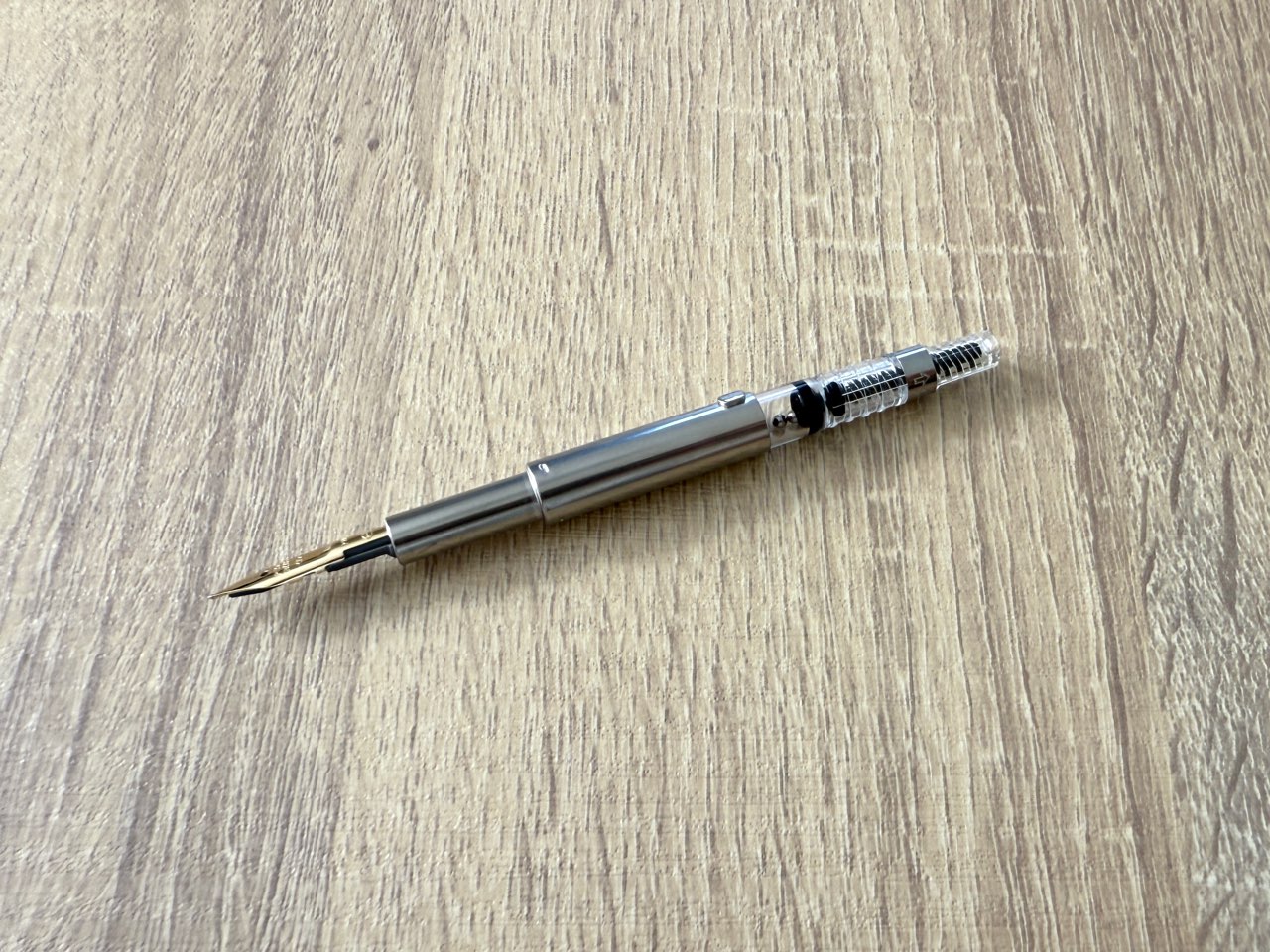 コンバーターをセットしたキャップレス内部機構