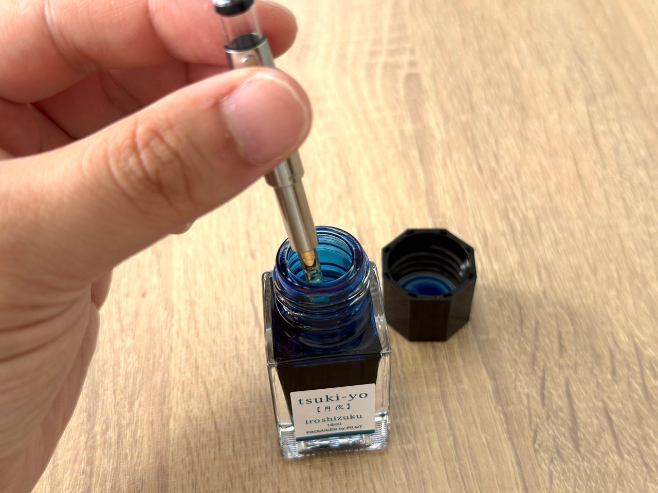 インク補充中のコンバーター