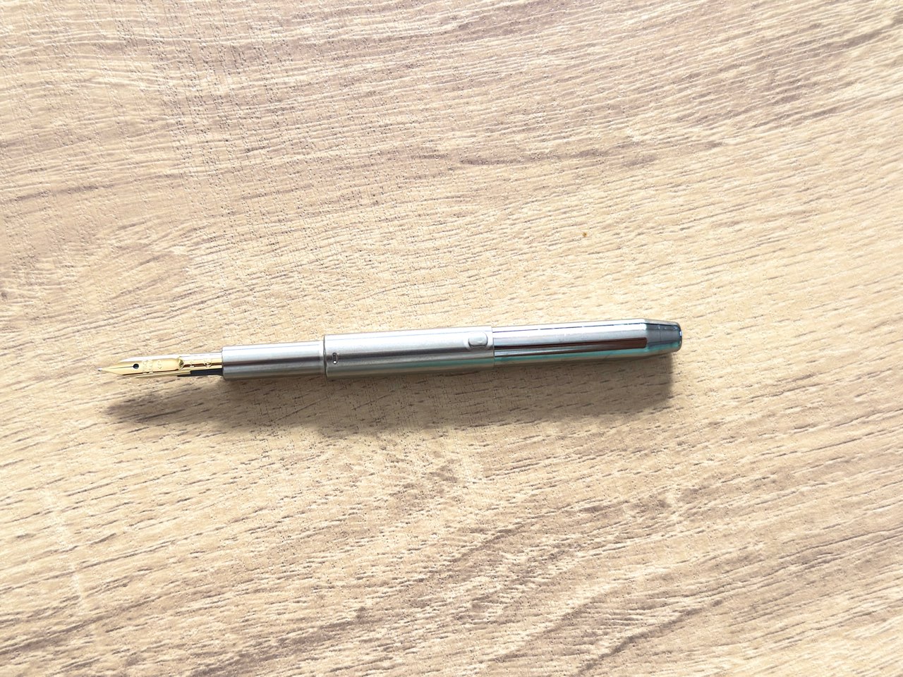 キャップレスの内部機構