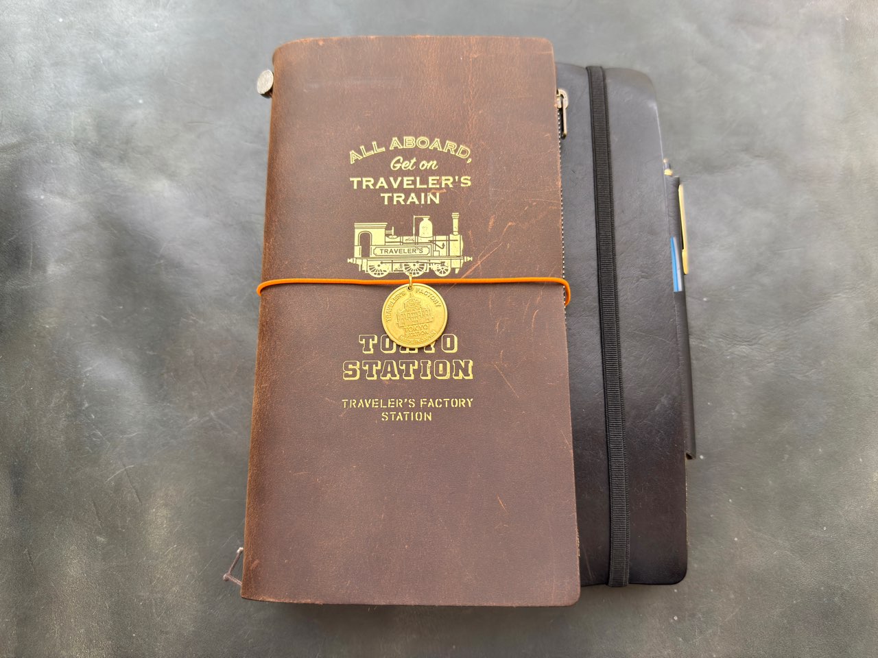 A5サイズよりも幅が狭いトラベラーズノートレギュラーサイズ
