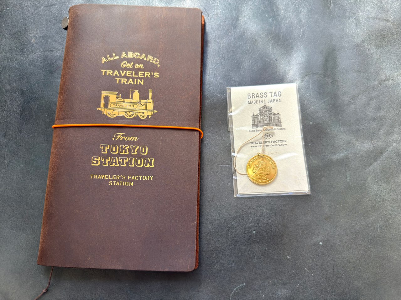 トラベラーズノートとブラスタグ