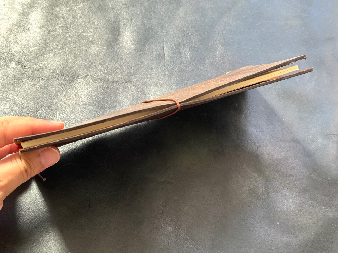 横から見たトラベラーズノートファクトリーステーションエディション