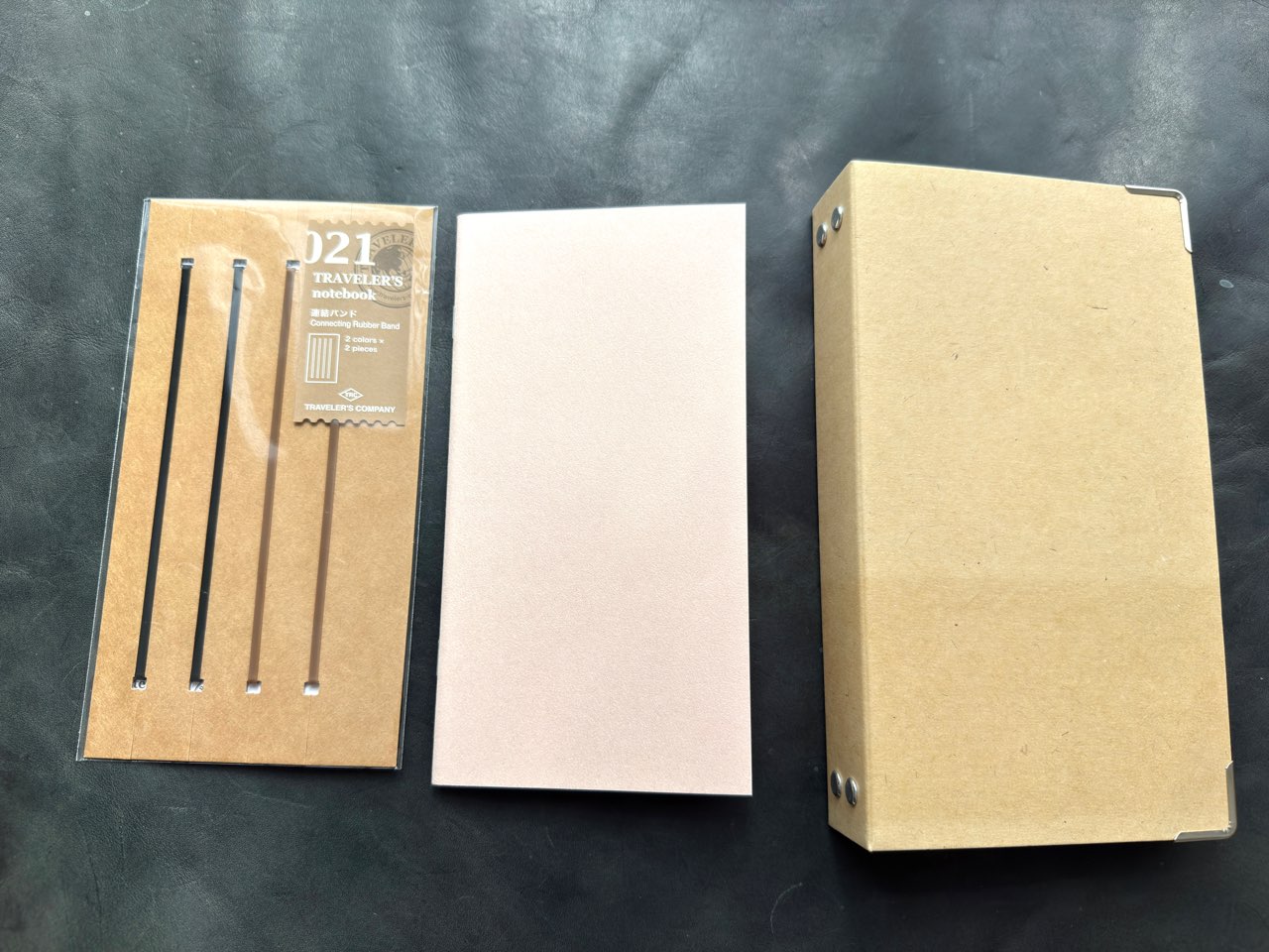 トラベラーズノートレギュラーサイズをカスタマイズするためのアイテムとリフィルバインダー