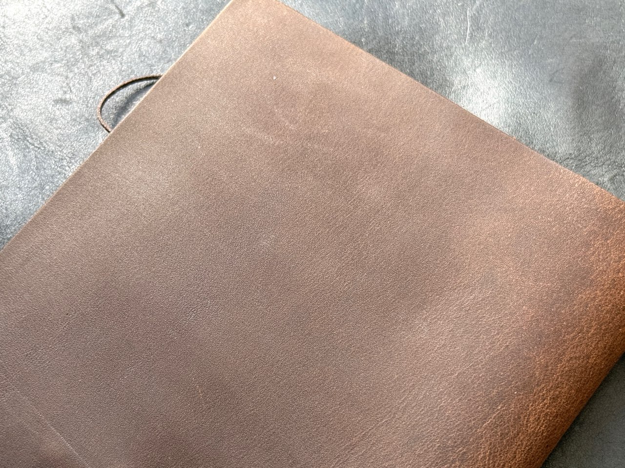 トラベラーズノートの茶色の革カバー