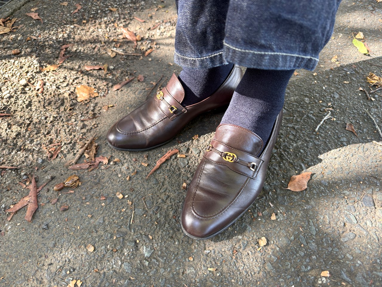 タビオの和紙ソックスとグッチのビットローファー