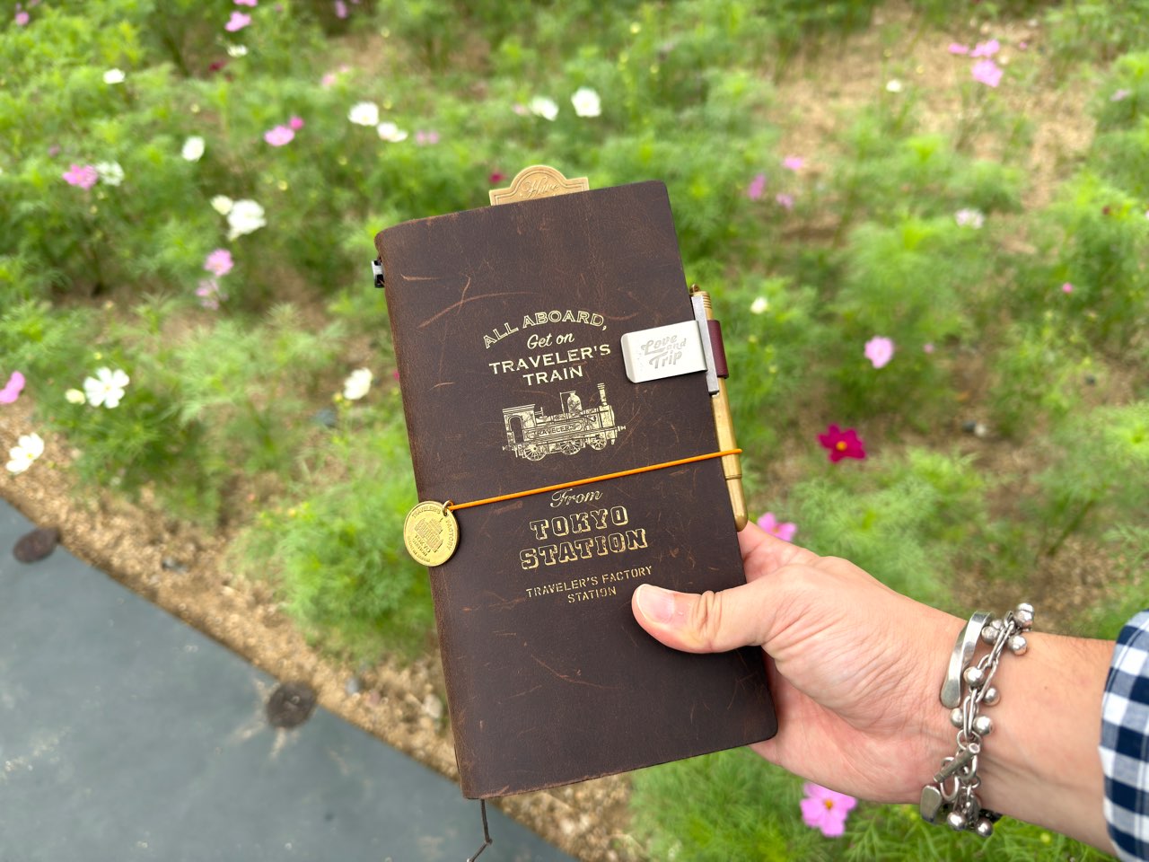 花畑とトラベラーズノートファクトリーステーションエディション