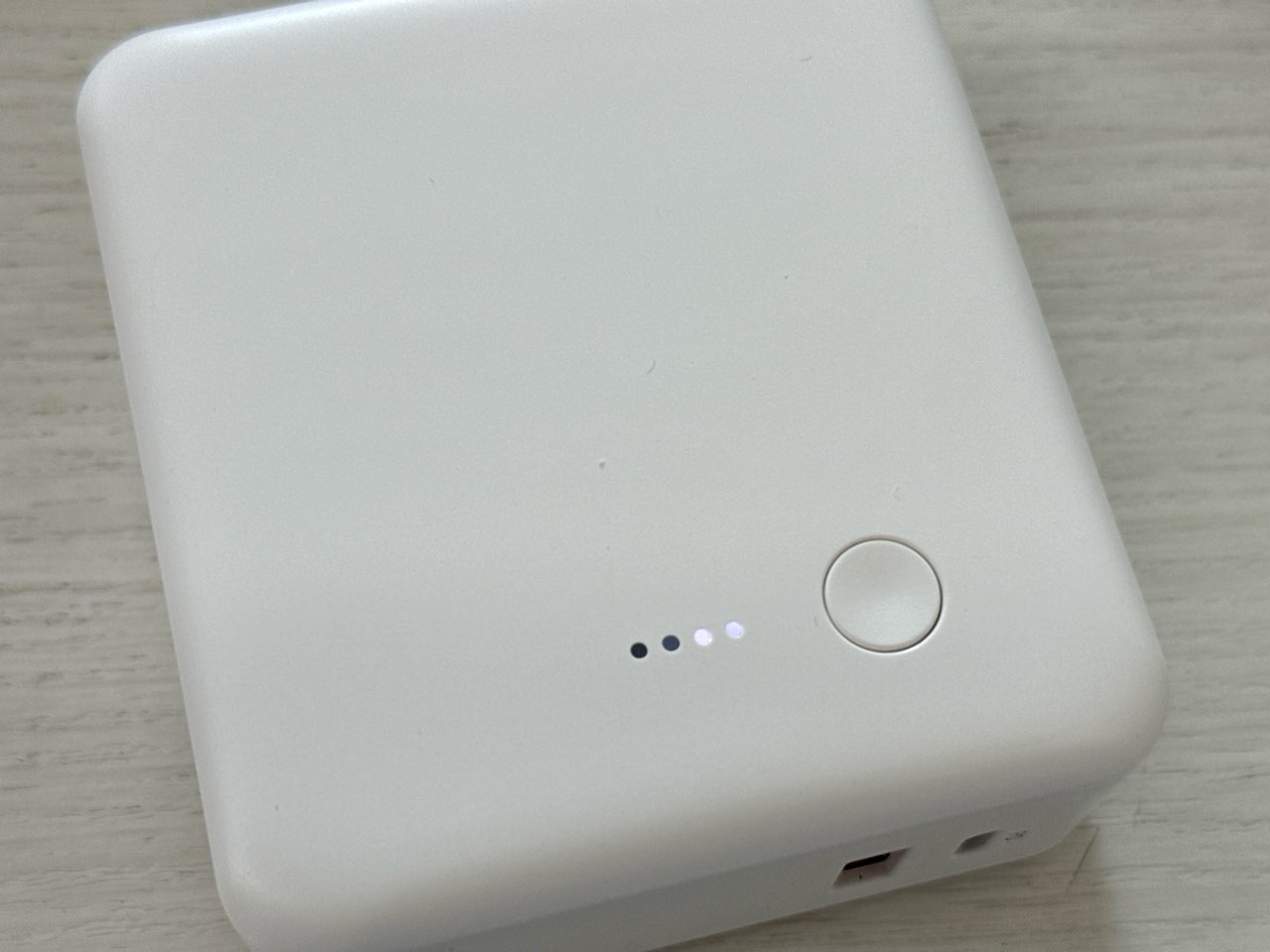 モバイルバッテリーの残容量ランプ