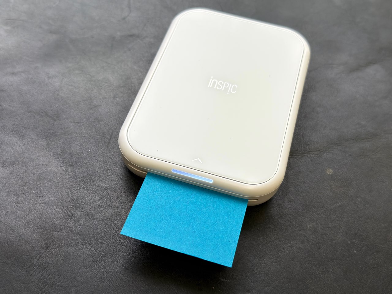 スキャン紙を排出中のiNSPiC