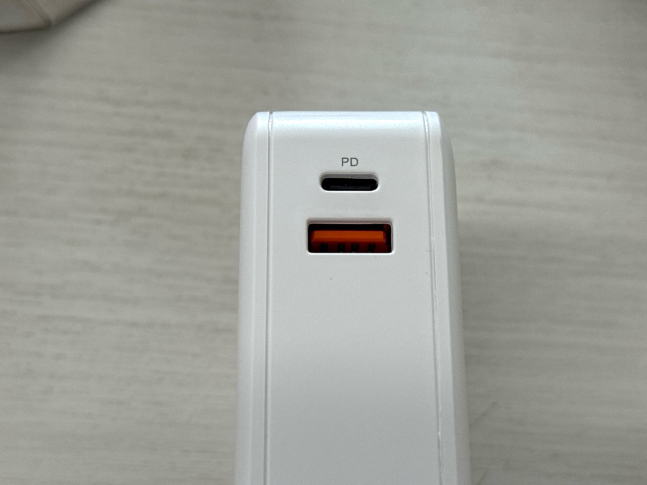 USB-AポートとUSB-Cポート