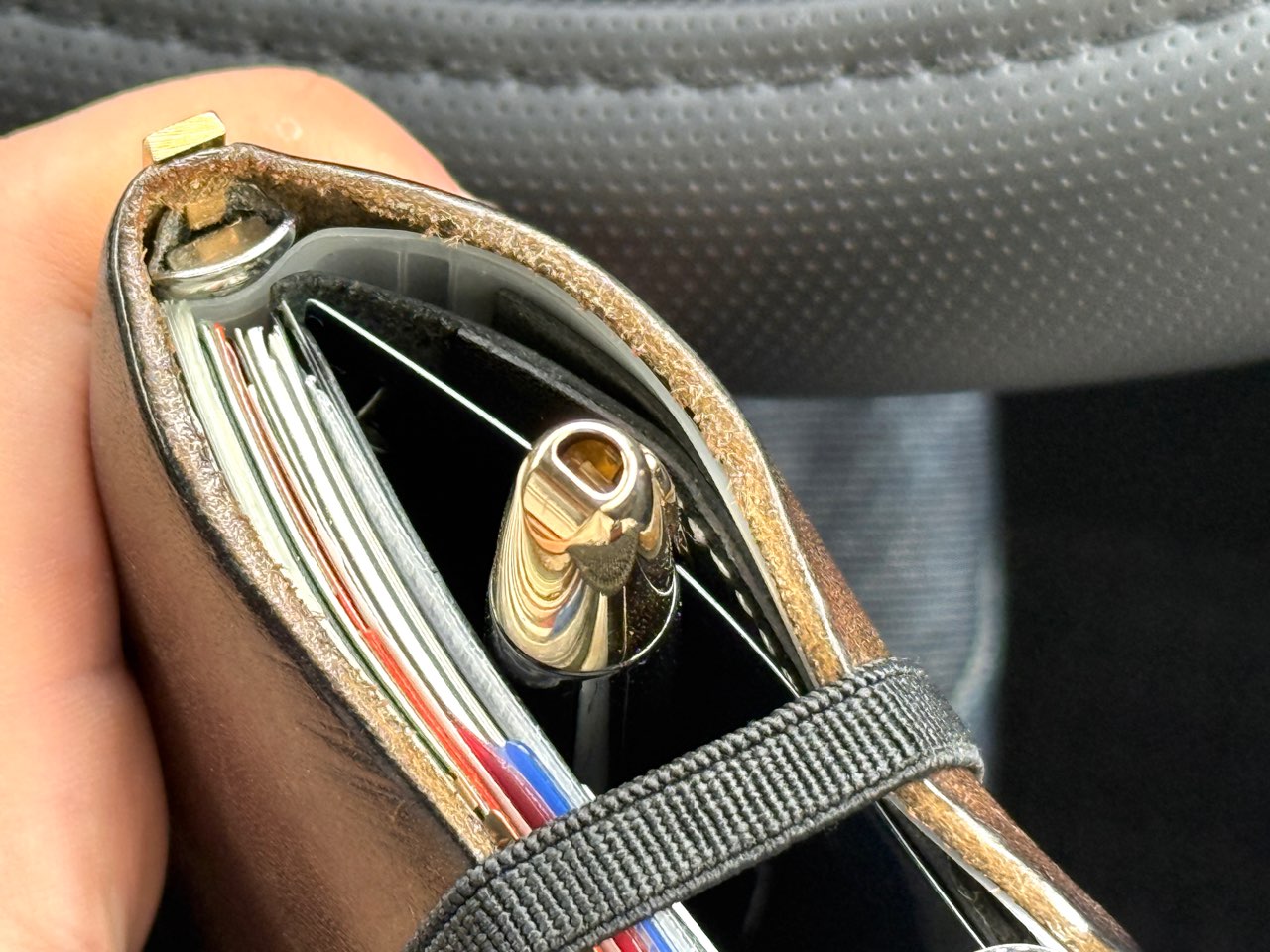 キャップレスのシャッター機構