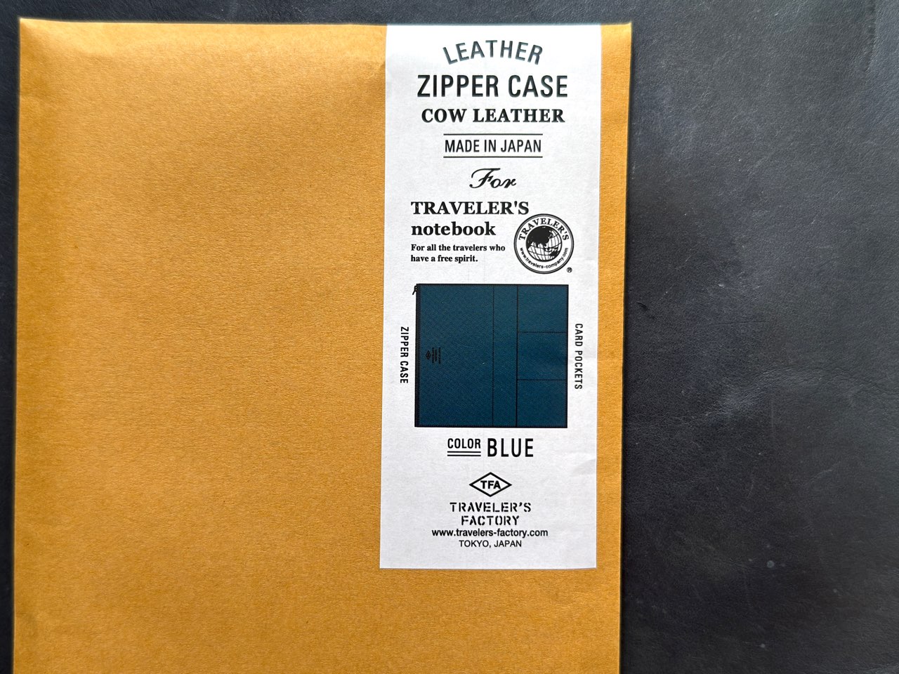 レザージッパーケースのラベル