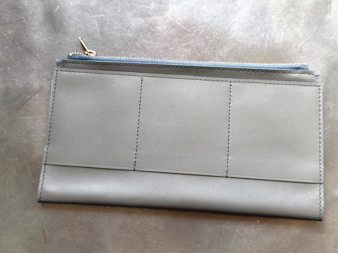 レザージッパーケースのカードポケット