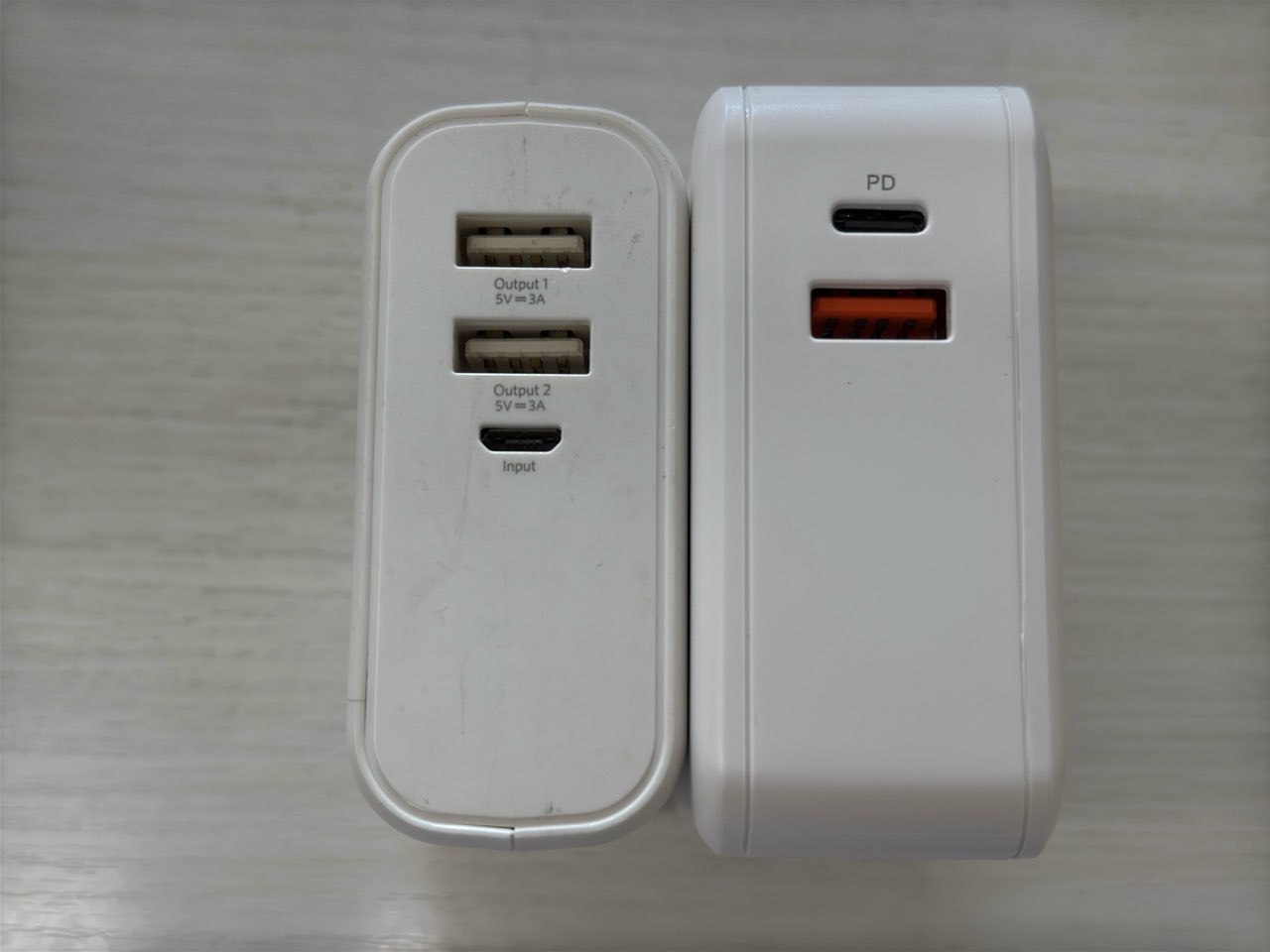 新旧モバイルバッテリーの比較