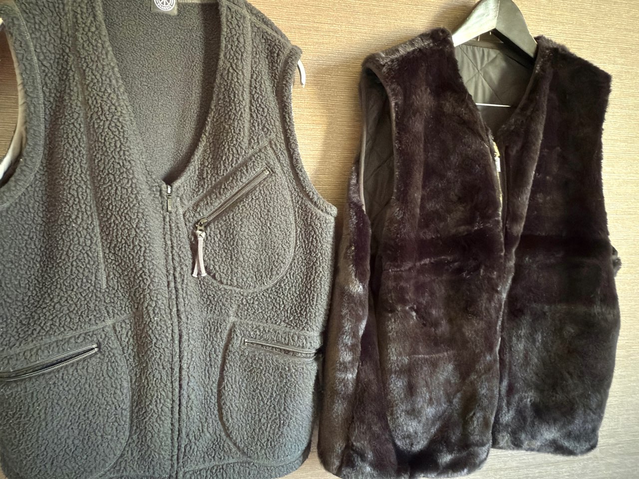 暖かなベスト2着