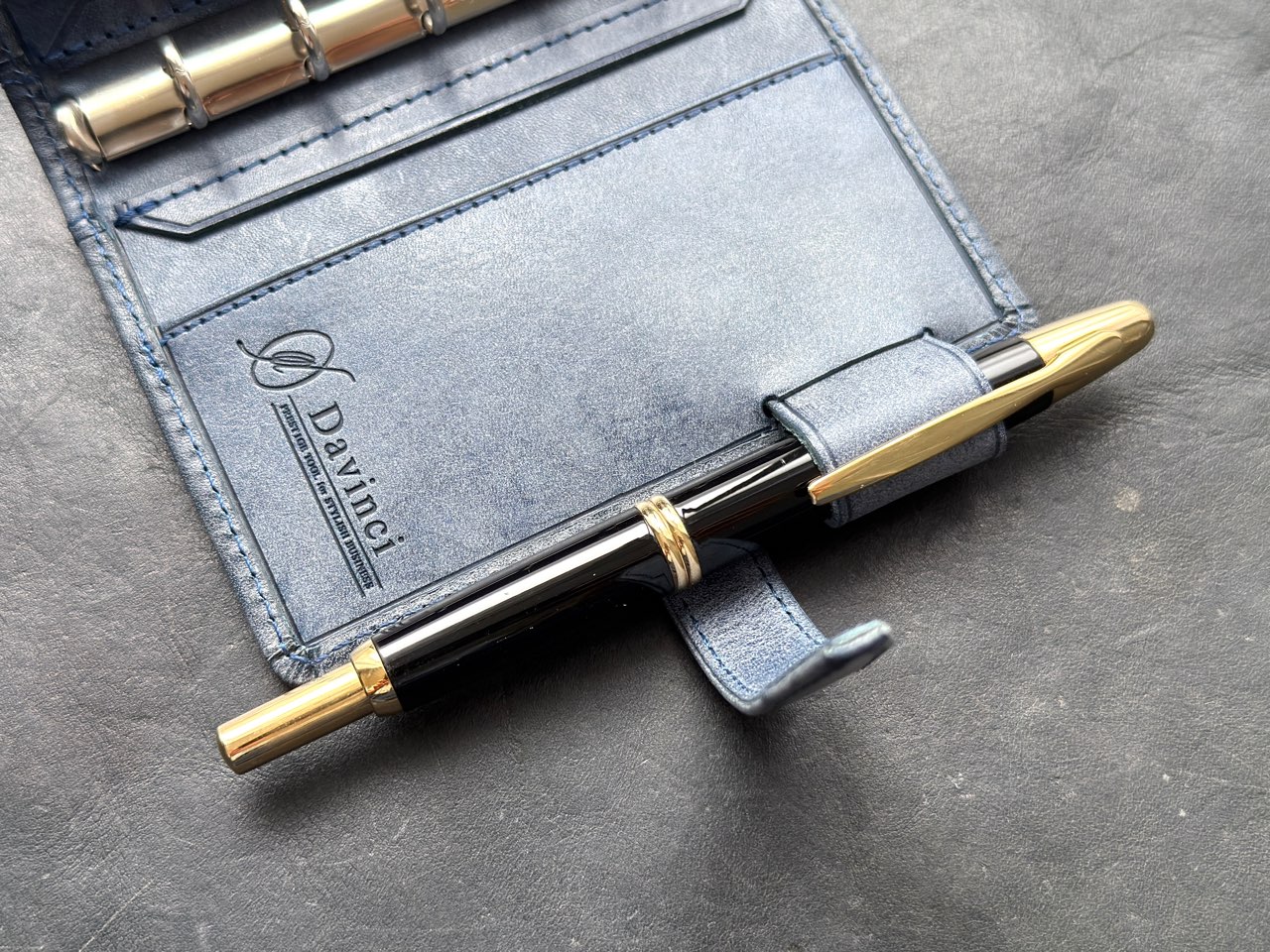 ペンホルダーに差したキャップレス