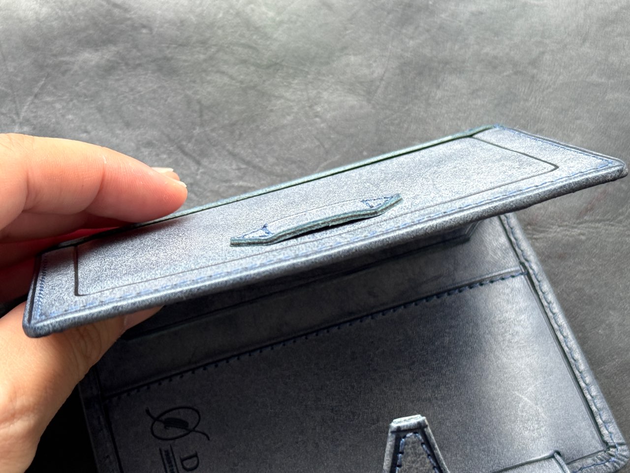 ロロマクラシックのベルトループ