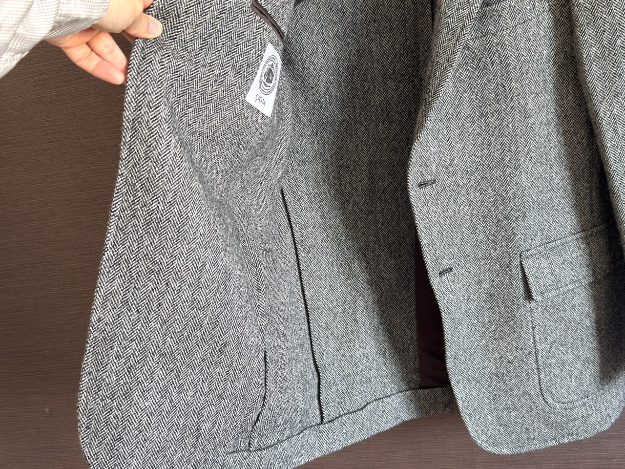 厚みのあるツイード生地