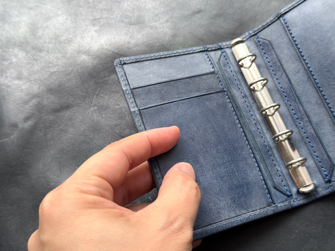 すべすべのロロマレザー